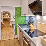 Residery Zentrale Altbauwohnung Mit Arbeitsplatz In Der Innstadt