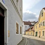 Residery Zentrale Altbauwohnung Mit Arbeitsplatz In Der Innstadt