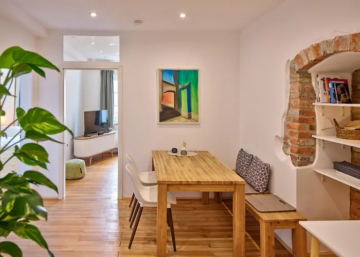 Residery Zentrale Altbauwohnung Mit Arbeitsplatz In Der Innstadt