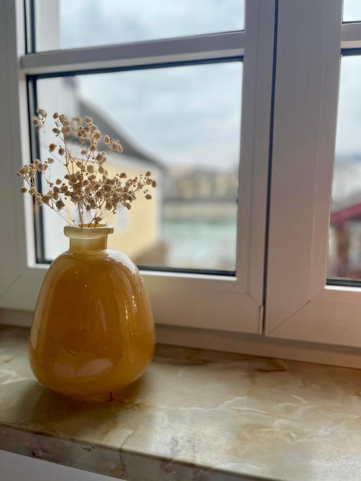Residery Zentrale Altbauwohnung Mit Arbeitsplatz In Der Innstadt * Passau