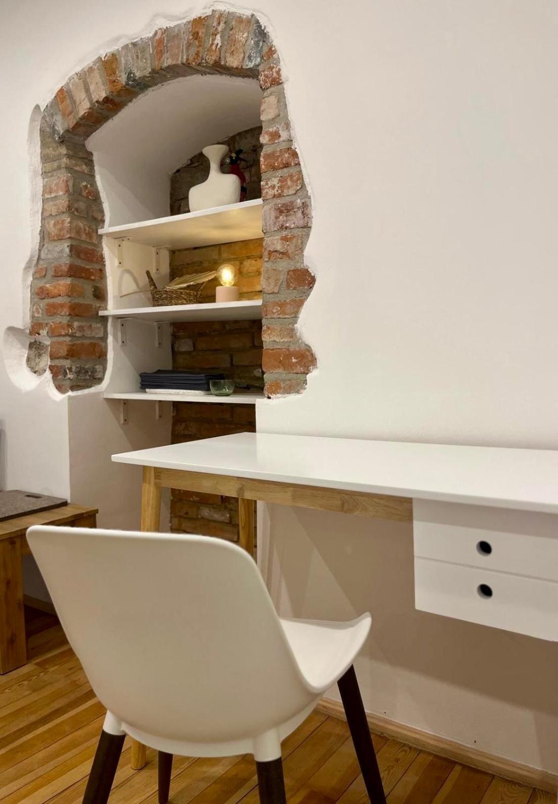 Apartment Residery Zentrale Altbauwohnung Mit Arbeitsplatz In Der Innstadt