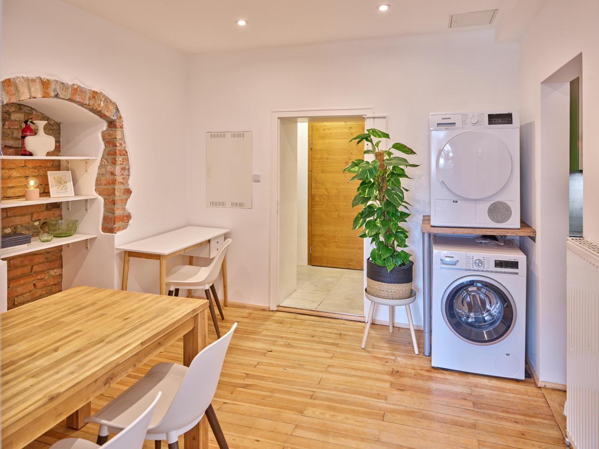 Residery Zentrale Altbauwohnung Mit Arbeitsplatz In Der Innstadt * Passau